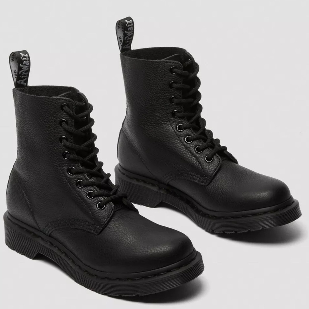 NWT Dr. Martens Women’s Mono Black 1460 Lace Up Boots